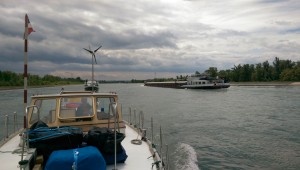 Rhein mit Schiffverkehr